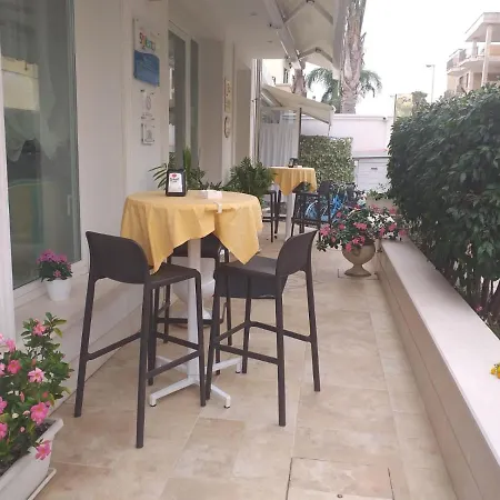 Falli Exclusive And Breakfast -con Parcheggio Privato E Gratuito- * ポルト・チェザーレオ